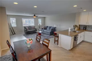 Photo #2: 2313396 Listing 