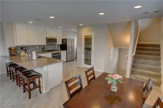 Photo #3: 2313396 Listing 