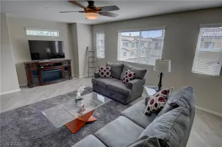 Photo #5: 2313396 Listing 