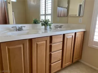 Photo #5: 2313405 Listing