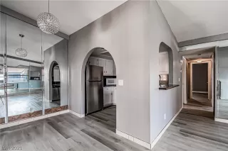 Photo #2: 2313424 Listing