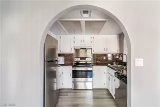 Photo #3: 2313424 Listing