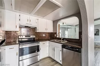 Photo #4: 2313424 Listing