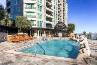 Photo #3: 2313429 Listing