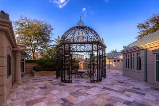 Photo #6: 2313429 Listing