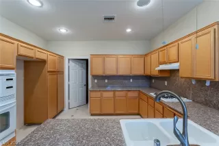 Photo #5: 2313452 Listing