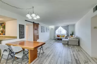 Photo #3: 2313557 Listing 