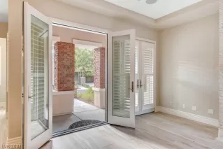 Photo #2: 2313632 Listing