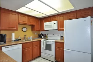 Photo #5: 2313636 Listing