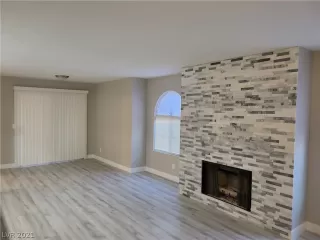 Photo #1: 2313644 Listing 