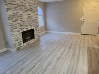 Photo #2: 2313644 Listing 