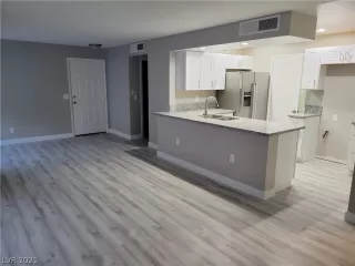 Photo #4: 2313644 Listing 