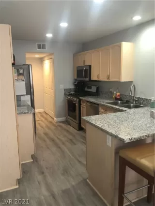 Photo #3: 2313649 Listing