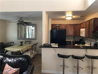 Photo #4: 2313657 Listing