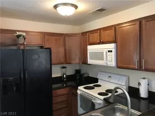 Photo #5: 2313657 Listing