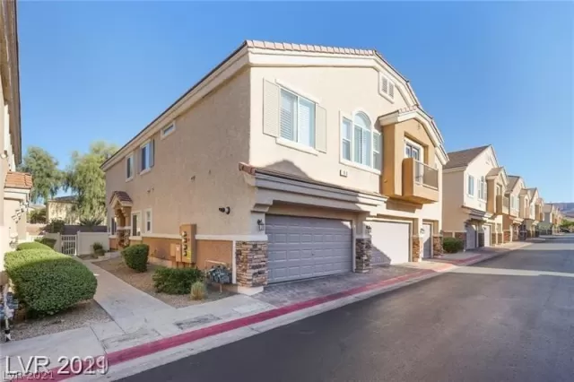 MLS: 2313661 Condo For Sale