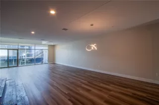 Photo #5: 2313715 Listing 