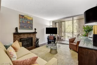 Photo #4: 2313747 Listing