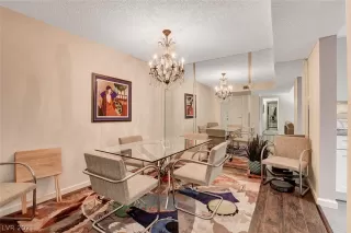 Photo #5: 2313747 Listing