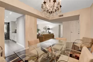 Photo #6: 2313747 Listing