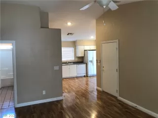 Photo #3: 2313753 Listing