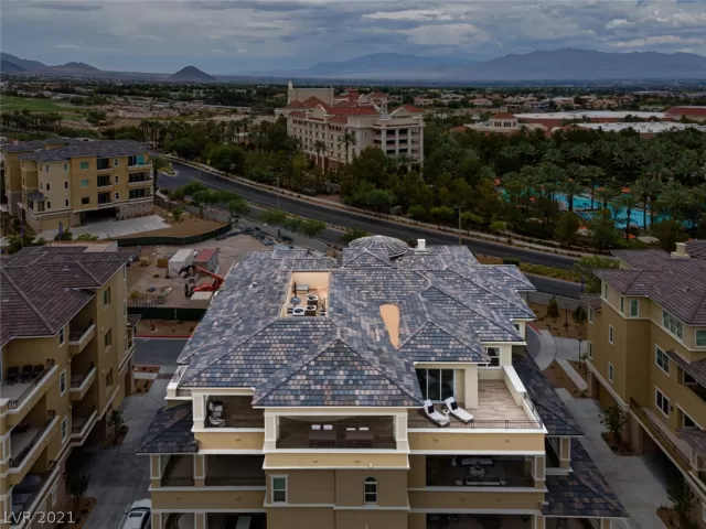 MLS: 2313802 Condo For Sale