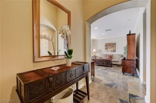 Photo #4: 2313804 Listing