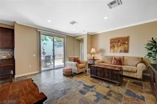 Photo #5: 2313804 Listing