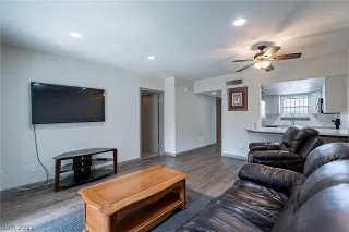 Photo #5: 2313812 Listing 