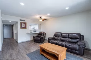 Photo #6: 2313812 Listing 