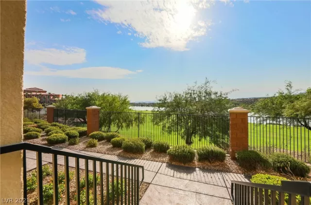 MLS: 2313819 Condo For Sale