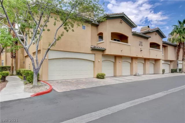 MLS: 2313892 Condo For Sale