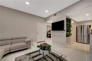 Photo #2: 2313925 Listing