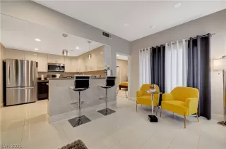 Photo #5: 2313925 Listing