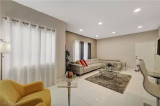 Photo #6: 2313925 Listing