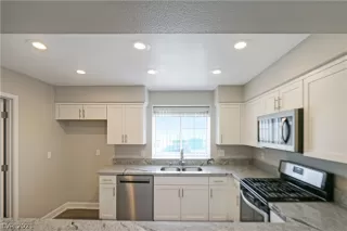 Photo #6: 2313968 Listing