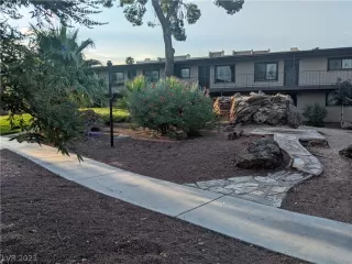 Photo #3: 2313973 Listing