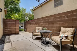 Photo #5: 2314005 Listing