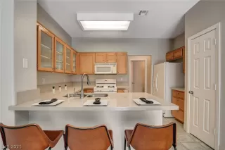 Photo #6: 2314005 Listing