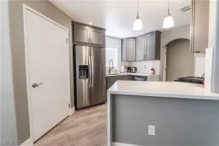 Photo #5: 2314008 Listing 