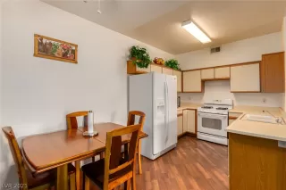 Photo #3: 2314026 Listing