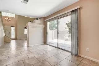 Photo #6: 2314035 Listing