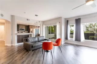 Photo #3: 2314043 Listing