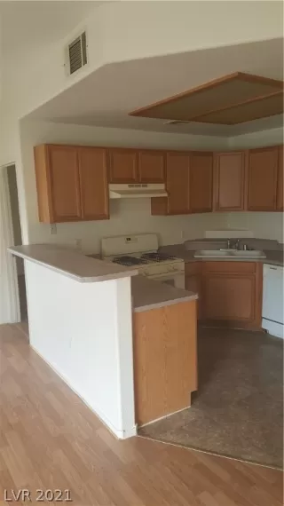 Photo #4: 2314073 Listing