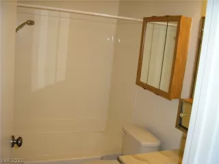 Photo #5: 2314078 Listing