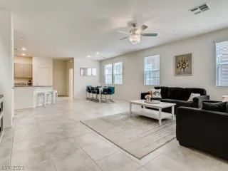 Photo #5: 2314092 Listing