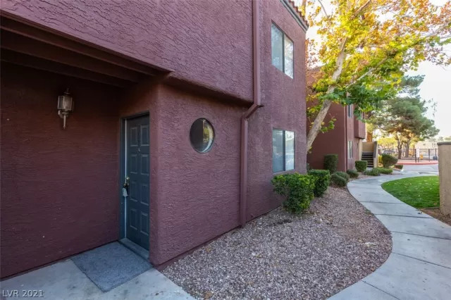 MLS: 2314148 Condo For Sale