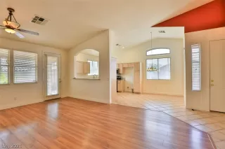 Photo #4: 2314155 Listing 