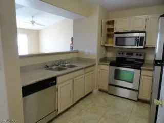 Photo #5: 2314190 Listing 