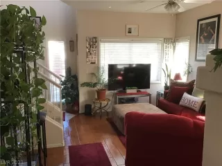 Photo #4: 2314212 Listing